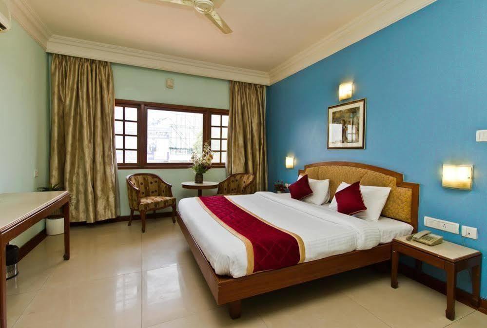 העיר בנגלור Oyo 579 Hotel Aab מראה חיצוני תמונה
