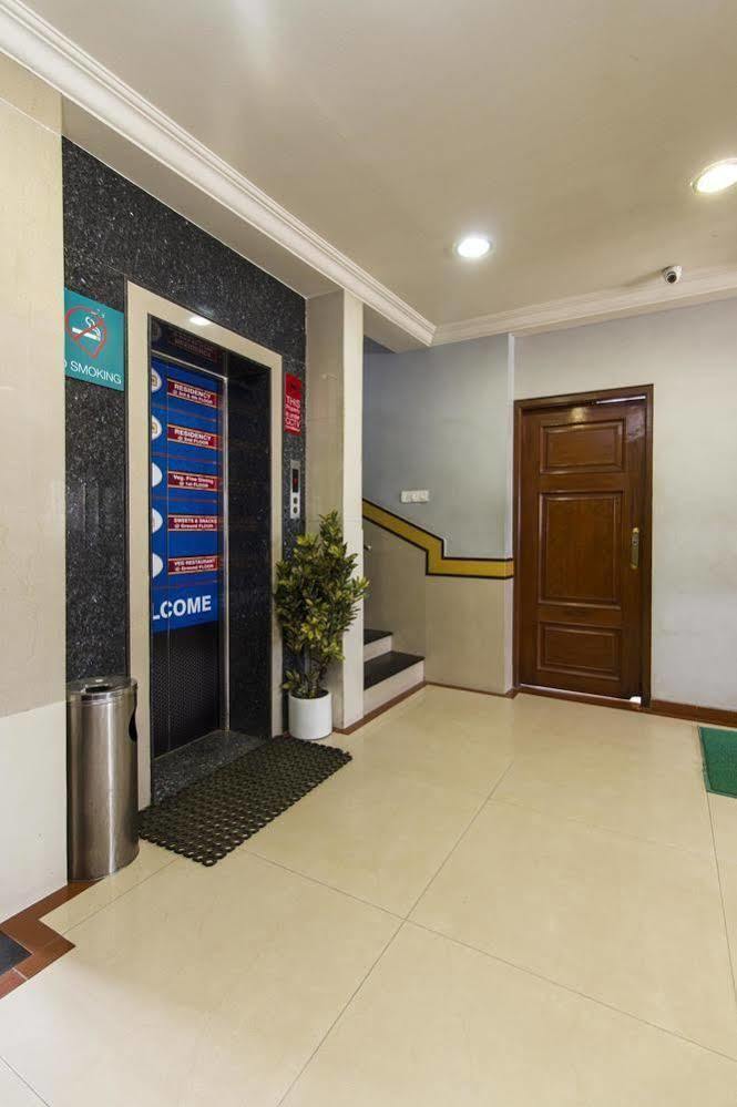 העיר בנגלור Oyo 579 Hotel Aab מראה חיצוני תמונה
