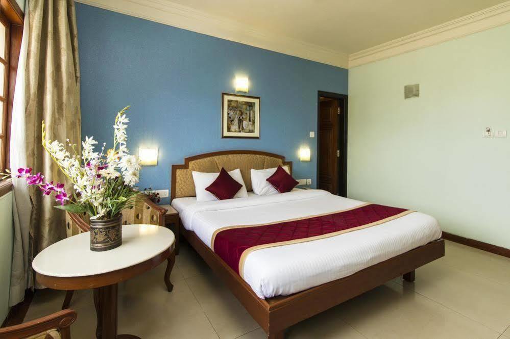 העיר בנגלור Oyo 579 Hotel Aab מראה חיצוני תמונה