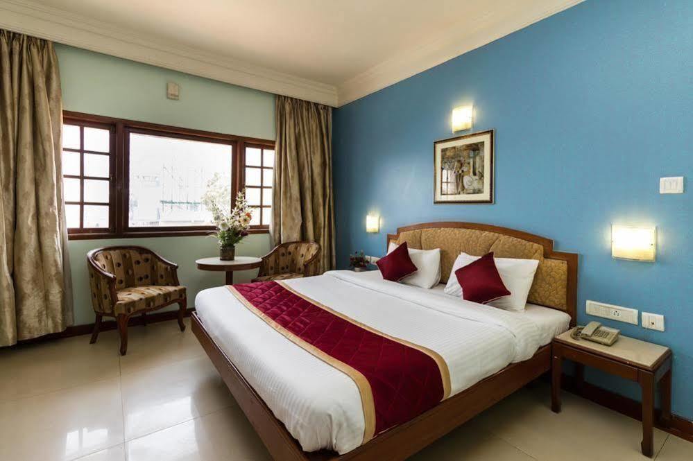 העיר בנגלור Oyo 579 Hotel Aab מראה חיצוני תמונה