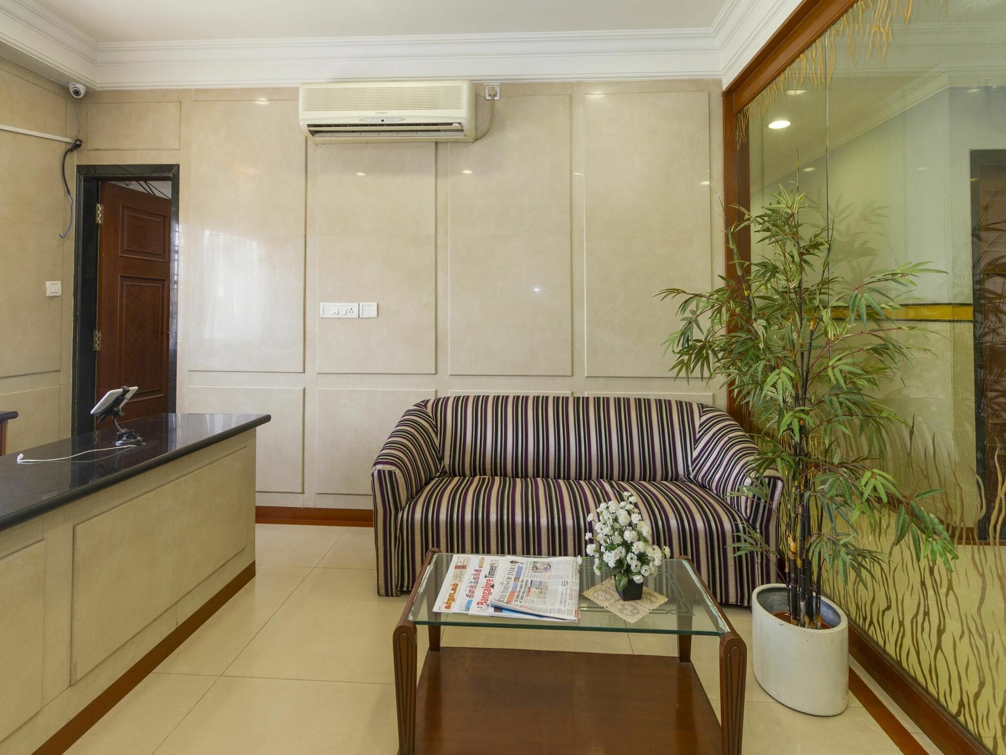 העיר בנגלור Oyo 579 Hotel Aab מראה חיצוני תמונה